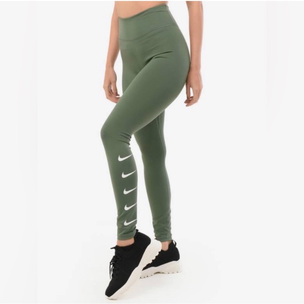 NIKE Swoosh Women's Tight Fit Reflective Running leggings